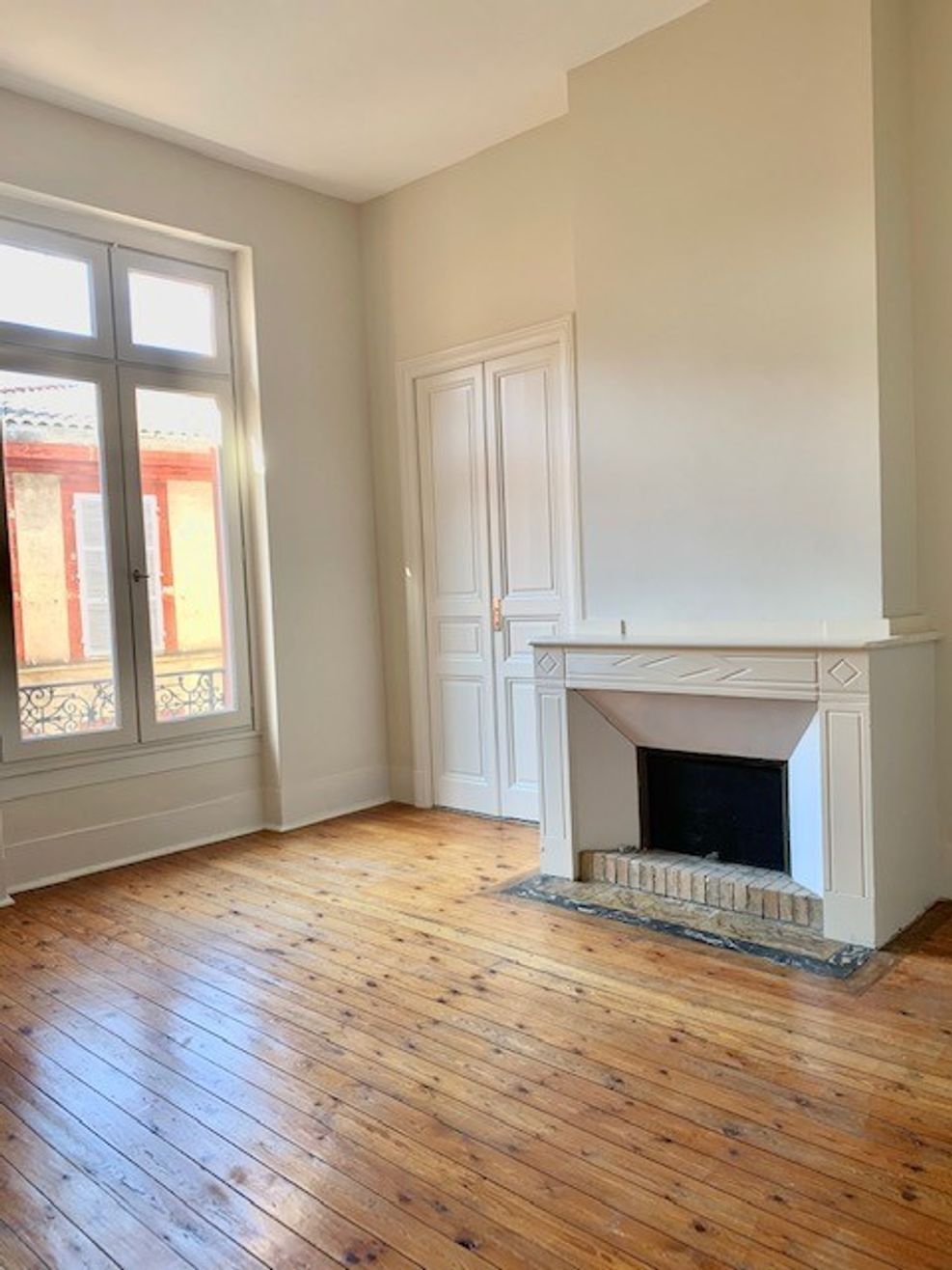 Location T6 de 214 m² rue Croix Baragnon avec cave et parking