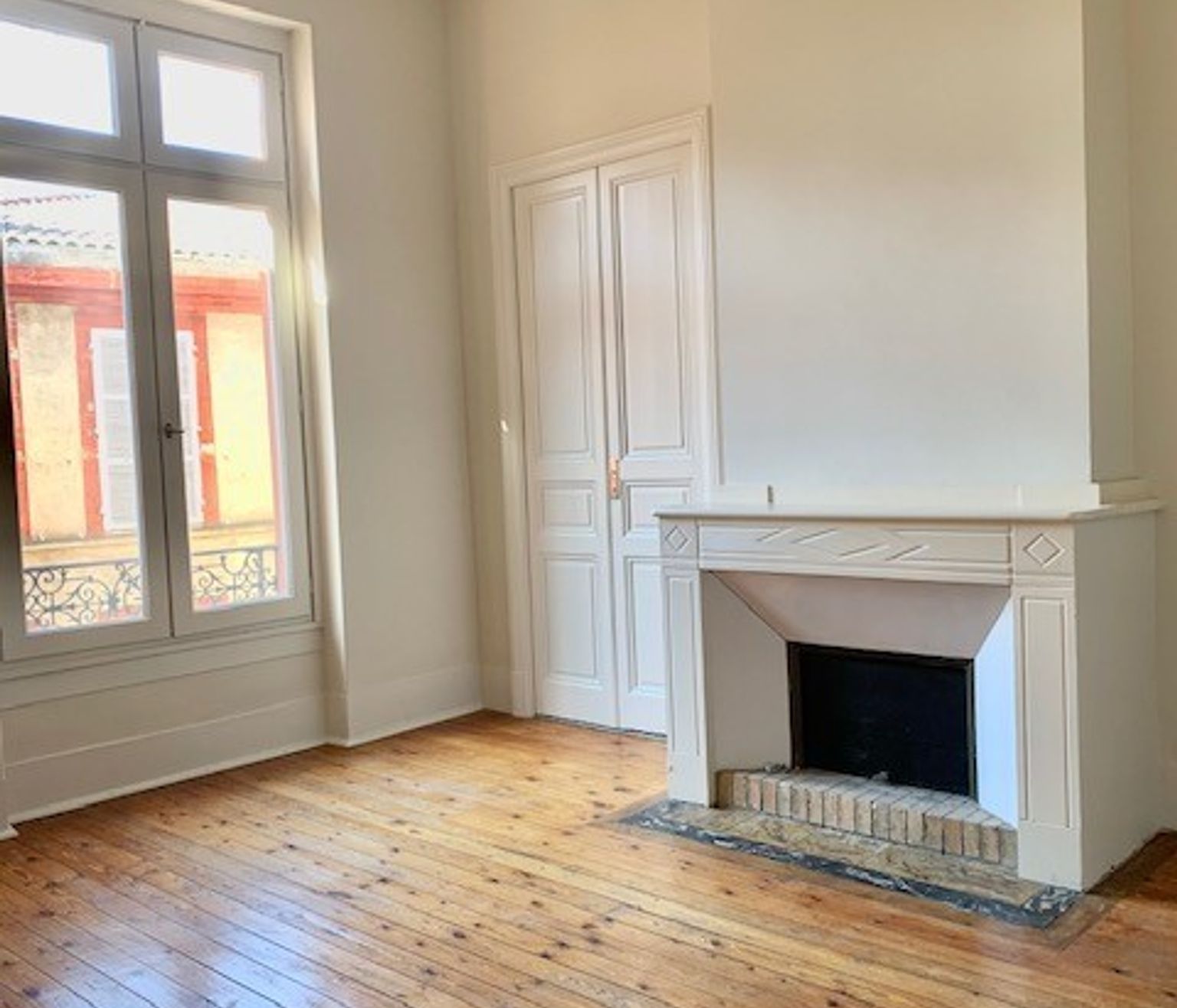 Location T6 de 214 m² rue Croix Baragnon avec cave et parking