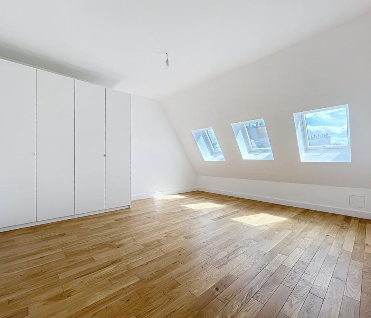 T5 de 156.93 non meublé, rue de Liège - Paris (8)