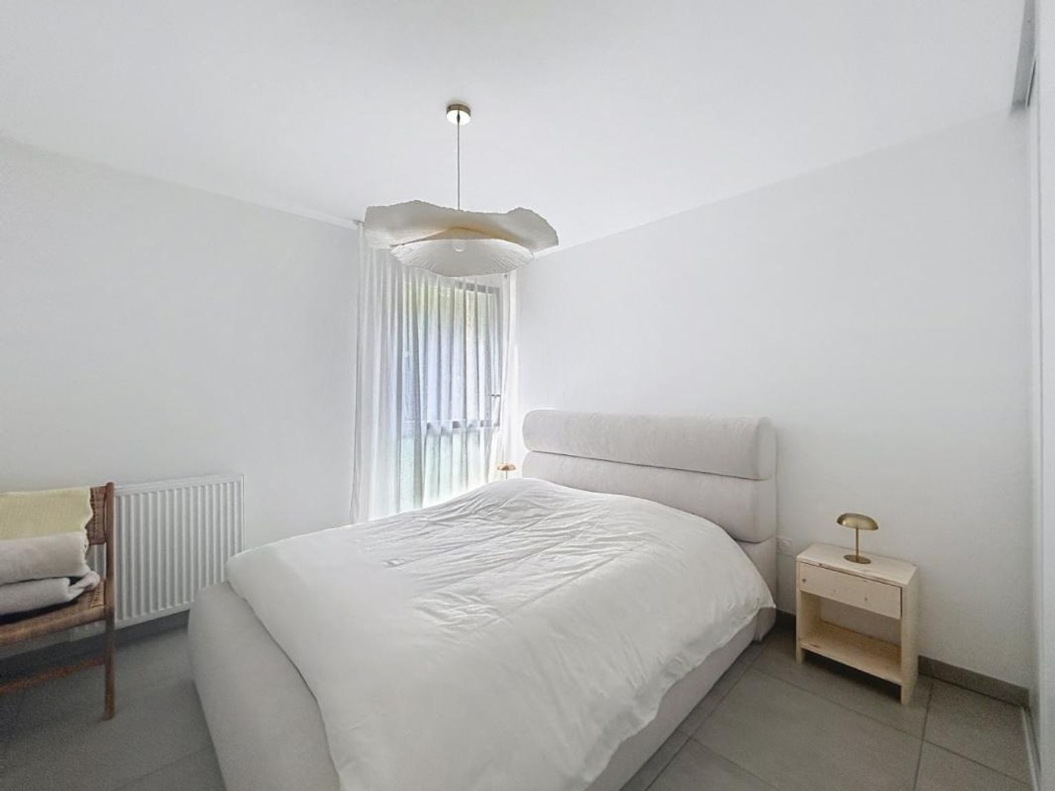Location T3 de 70 m² avec terrasse et place de parking Compans