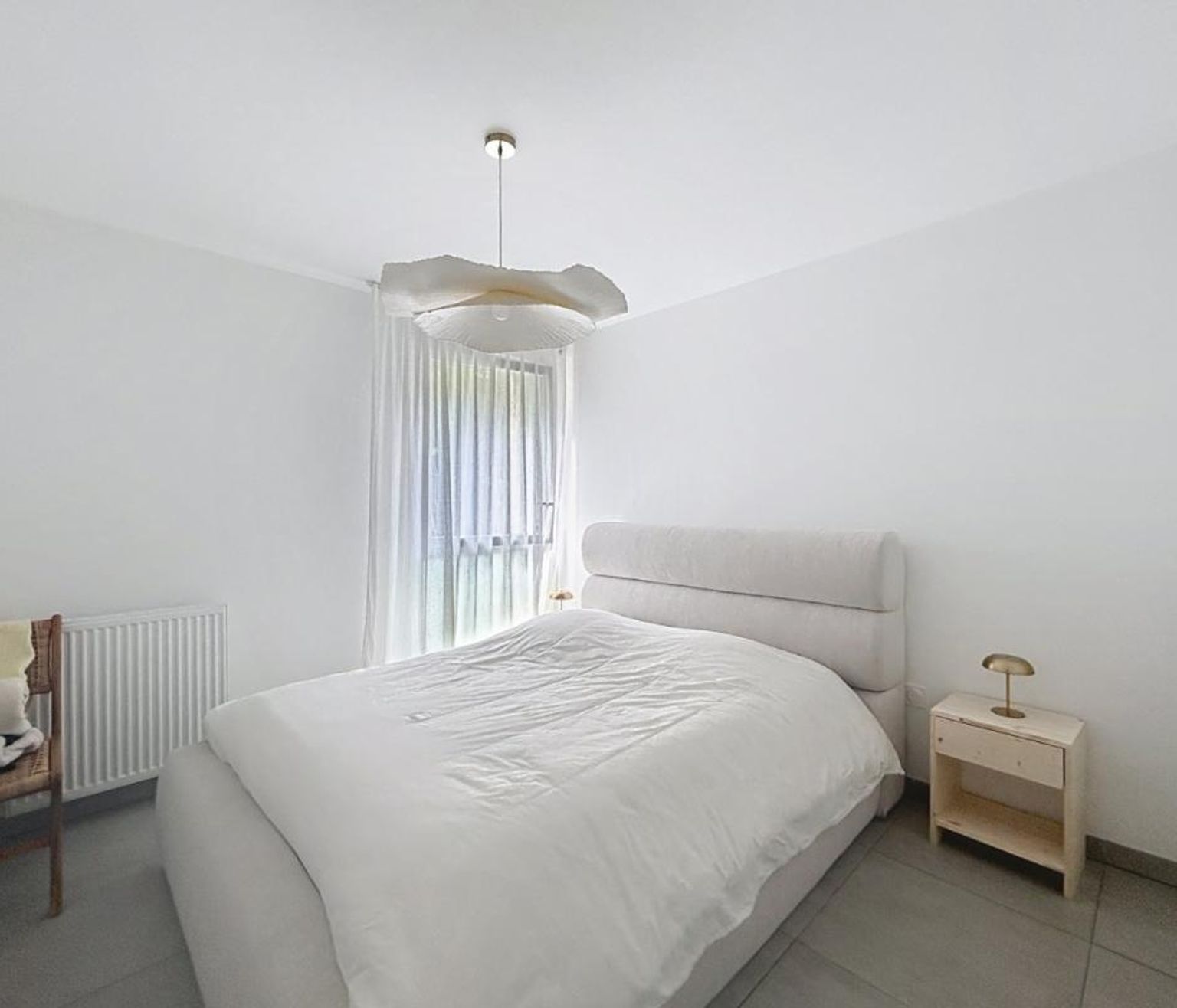Location T3 de 70 m² avec terrasse et place de parking Compans