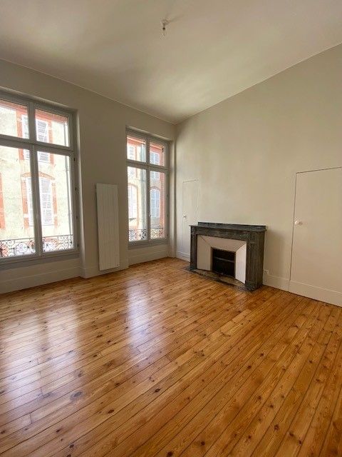 Location Magnifique T5 de 135 m² rue Croix Baragnon