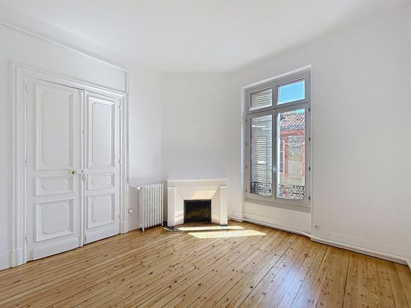Location Magnifique T5 de 135 m²  rue Croix Baragnon