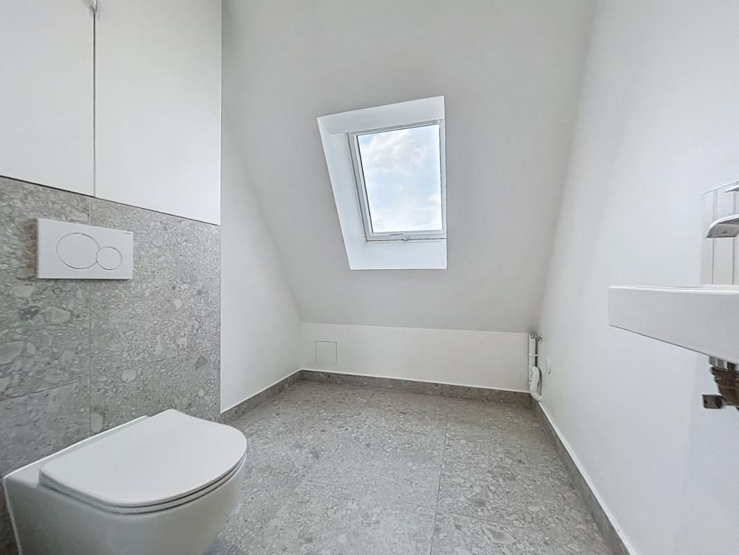 T5 de 156.93 non meublé, rue de Liège - Paris (8)