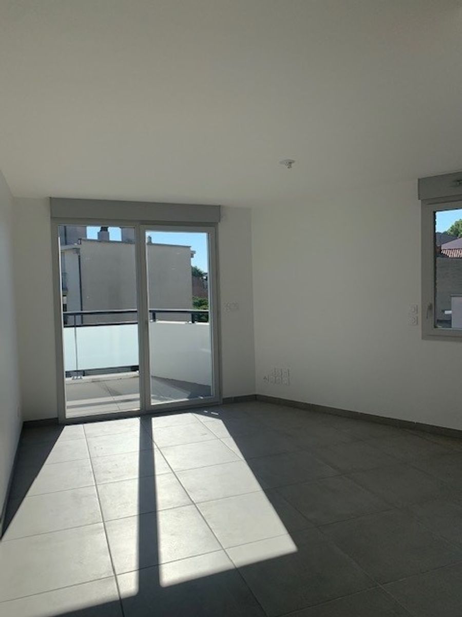 Location T1 avec terrasse Compans