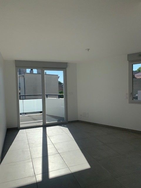 Location T1 avec terrasse Compans