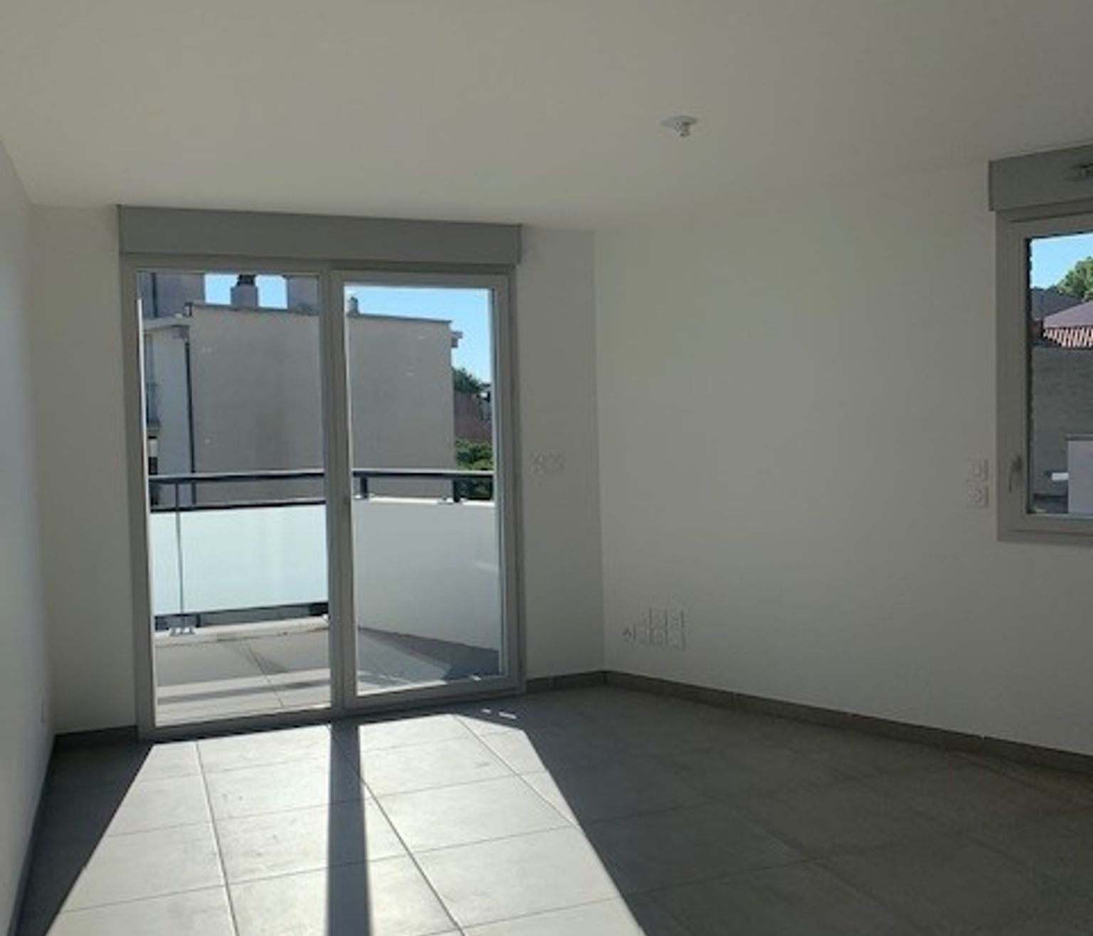 Location T1 avec terrasse Compans