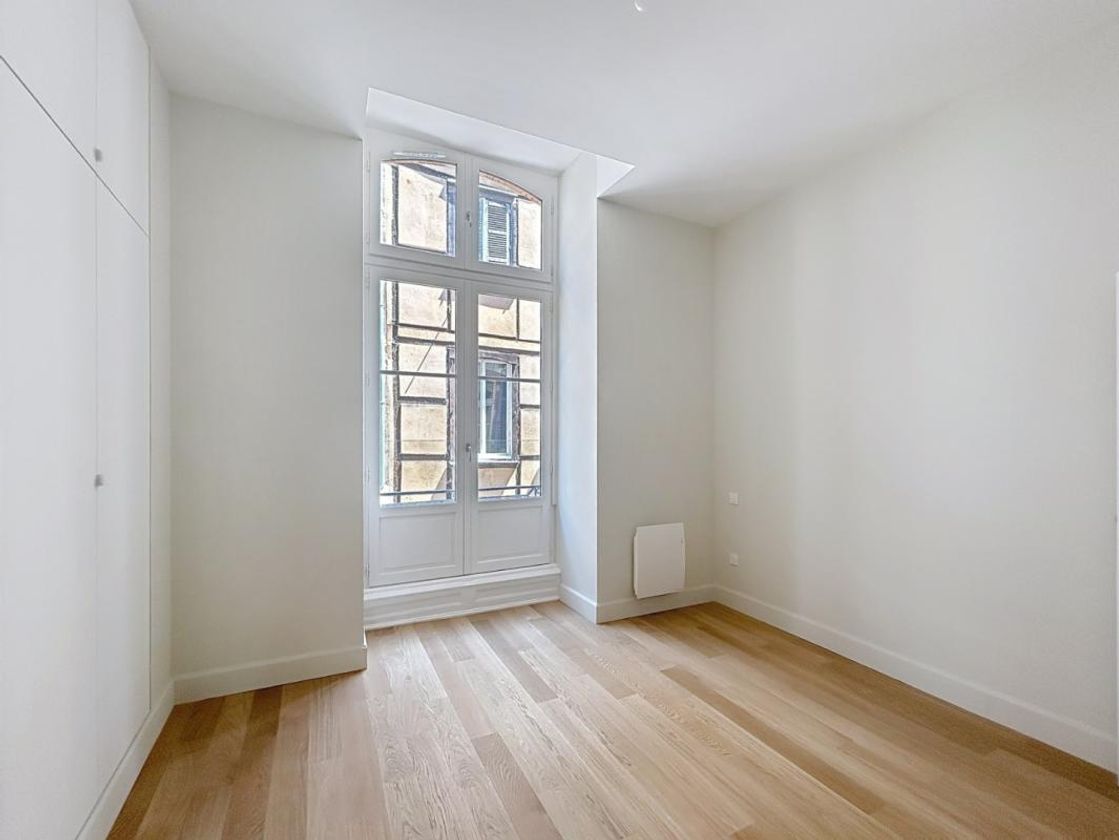 Location magnifique T4 neuf ( 95.10 m² )  quartier Carmes