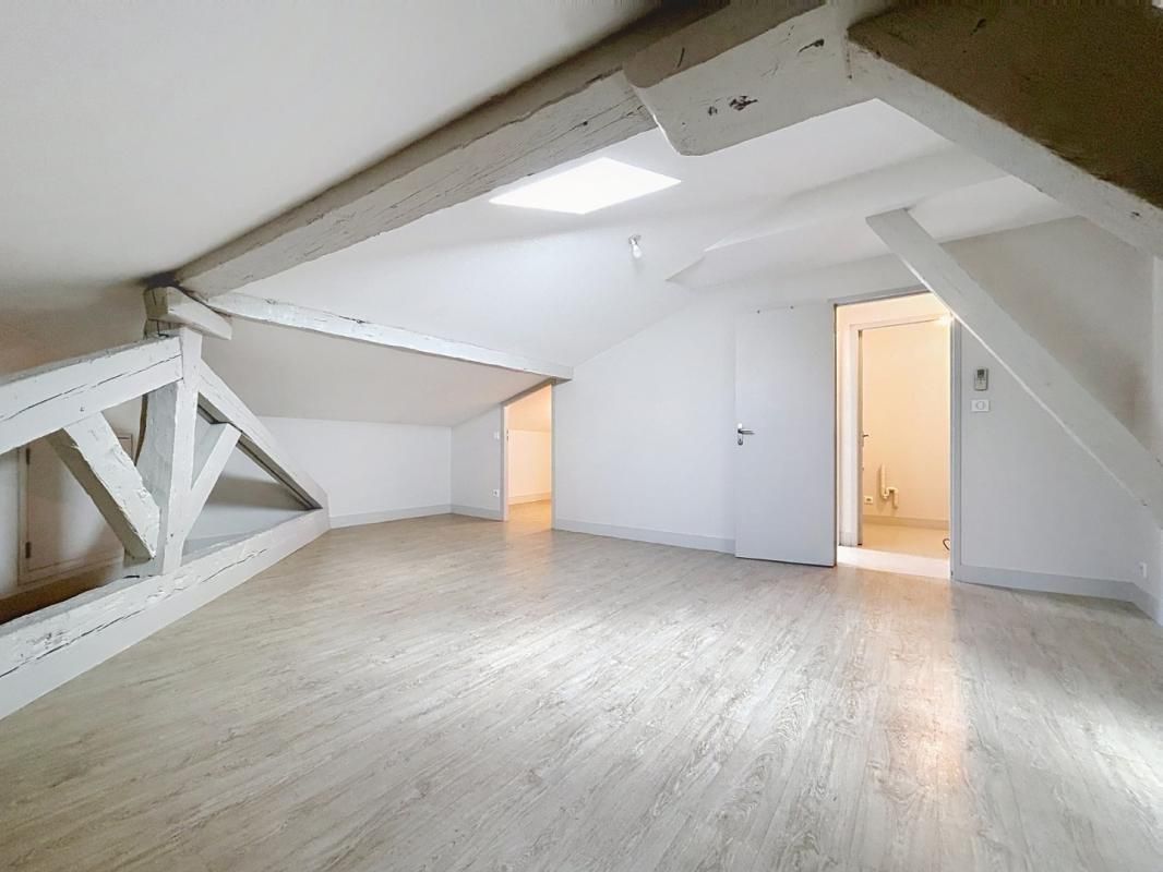 Location T4 de 71.21 m² Victor Hugo avec Climatisation ( colocations acceptées )