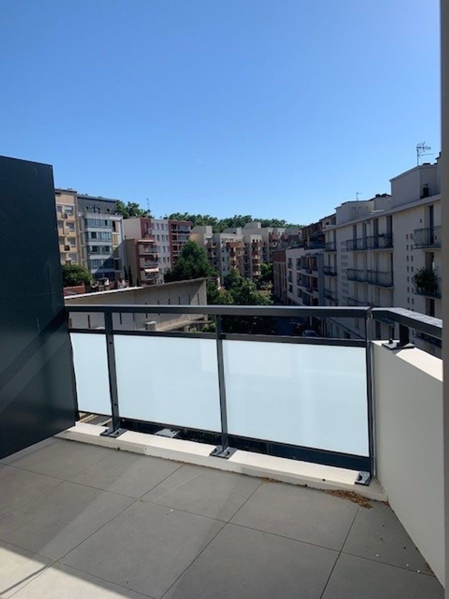 Location T1 avec terrasse Compans