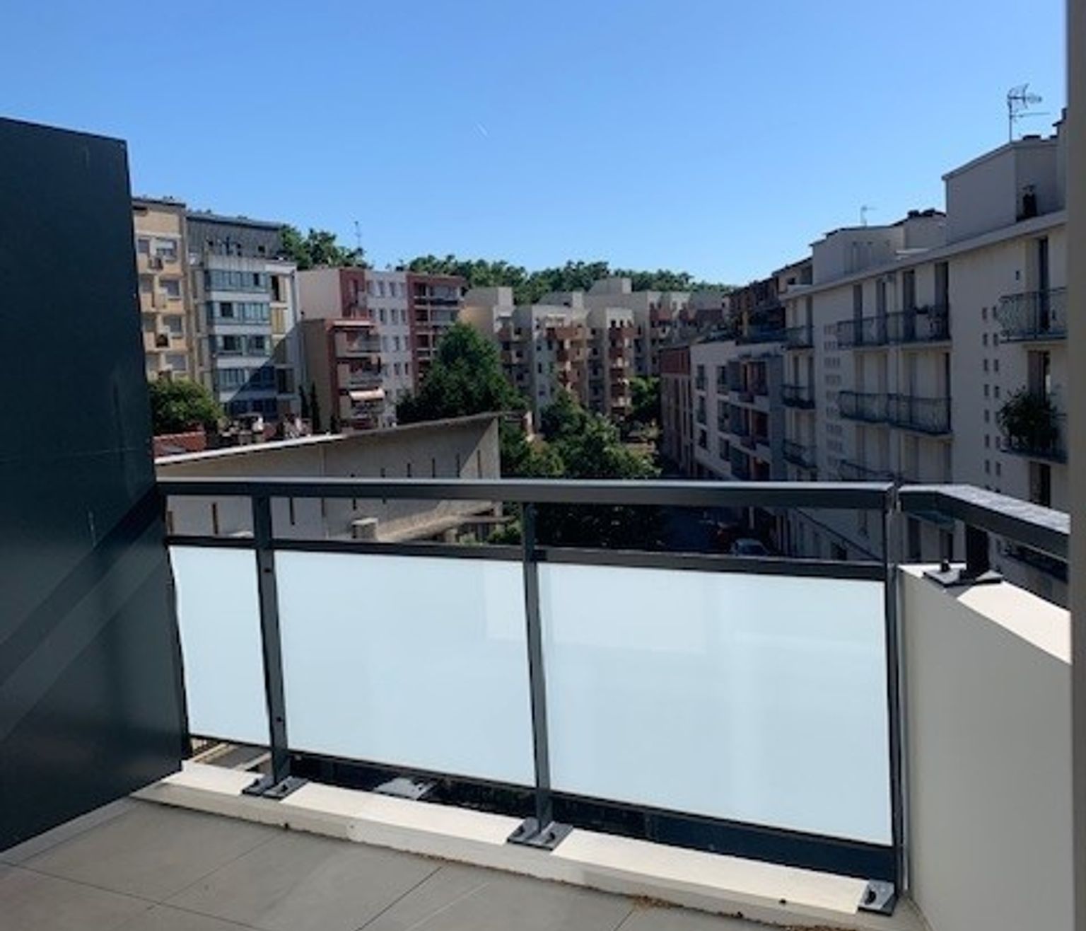 Location T1 avec terrasse Compans