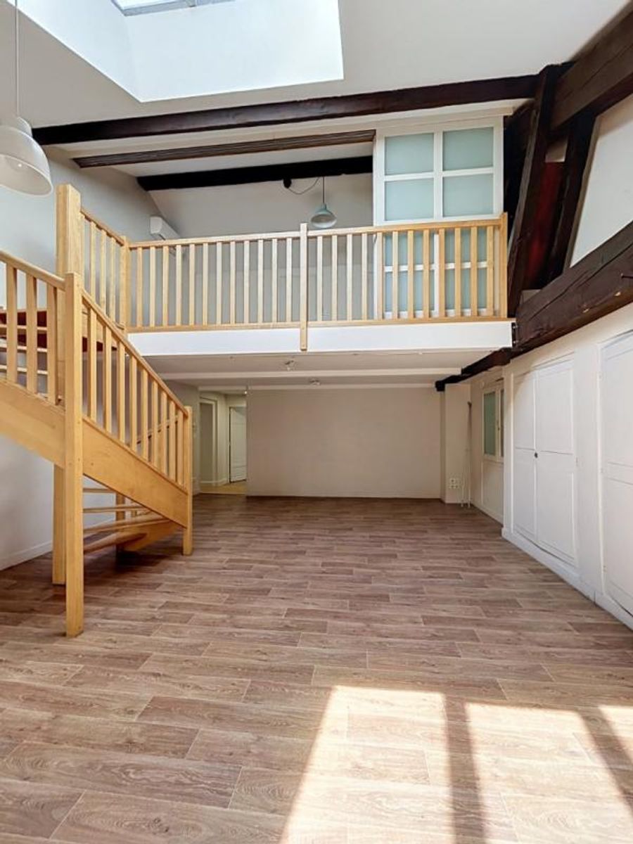 Location Magnifique T5 de 138 m² en  duplex Quartier St Georges