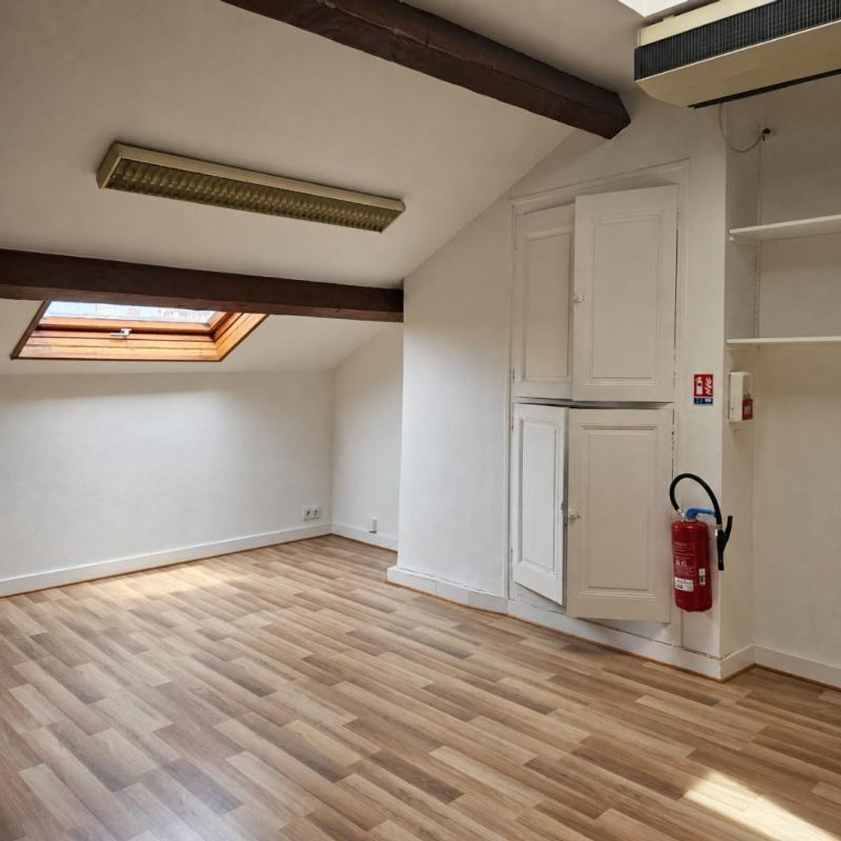 BUREAUX A LOUER - 47 m² - TOULOUSE COMPANS CAFFARELLI