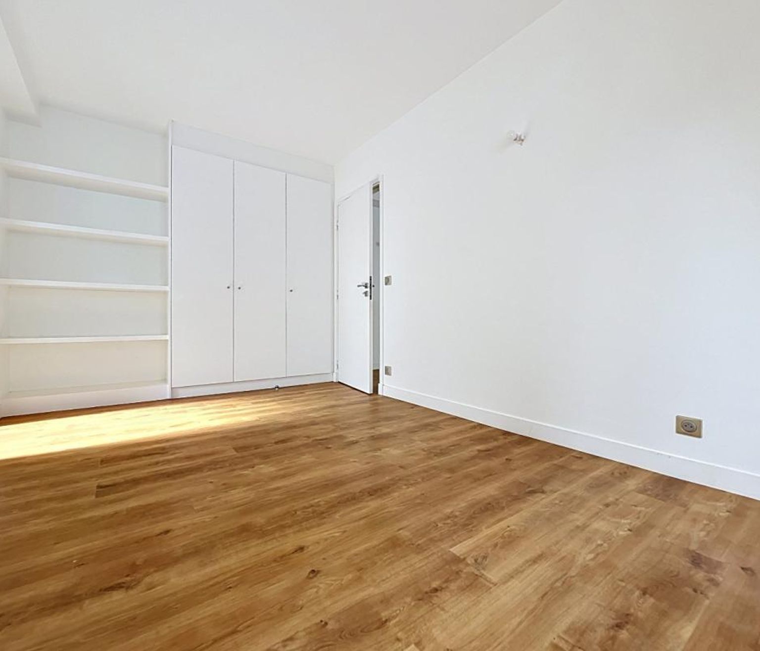 Appartement T2 BIS non meublé - Paris (8)
