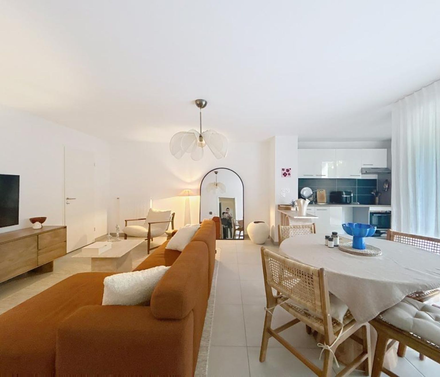Location T3 de 70 m² avec terrasse et place de parking Compans