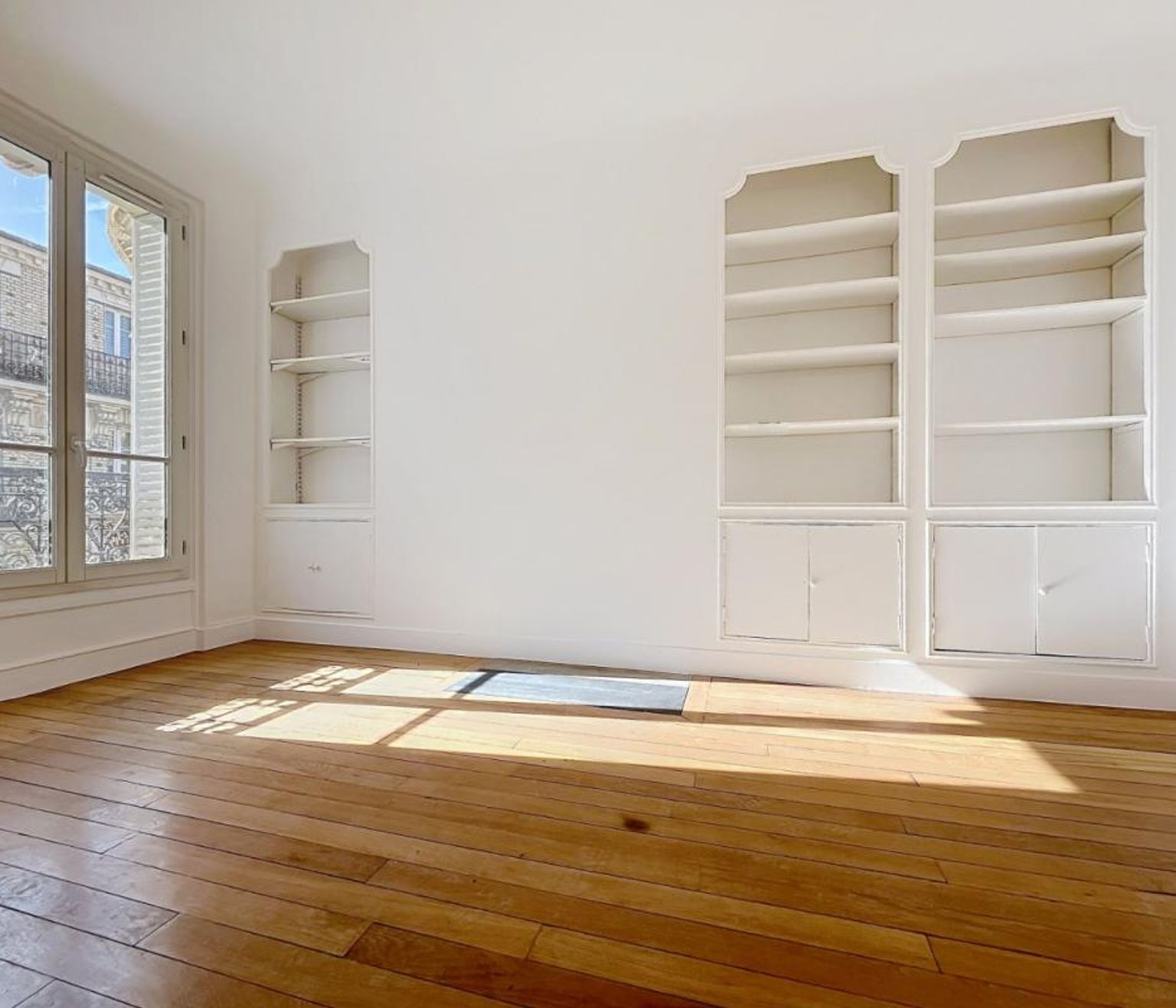 T2 bis, loué vide - rue Saint Charles - Paris (15)