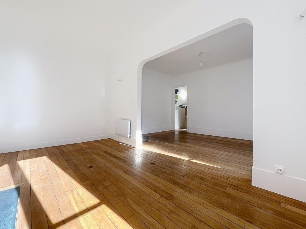 T2 bis, loué vide - rue Saint Charles - Paris (15)