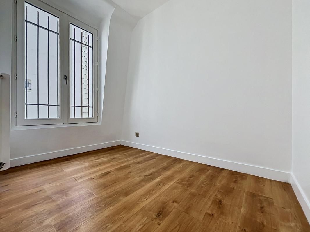 Appartement T2 BIS non meublé - Paris (8)