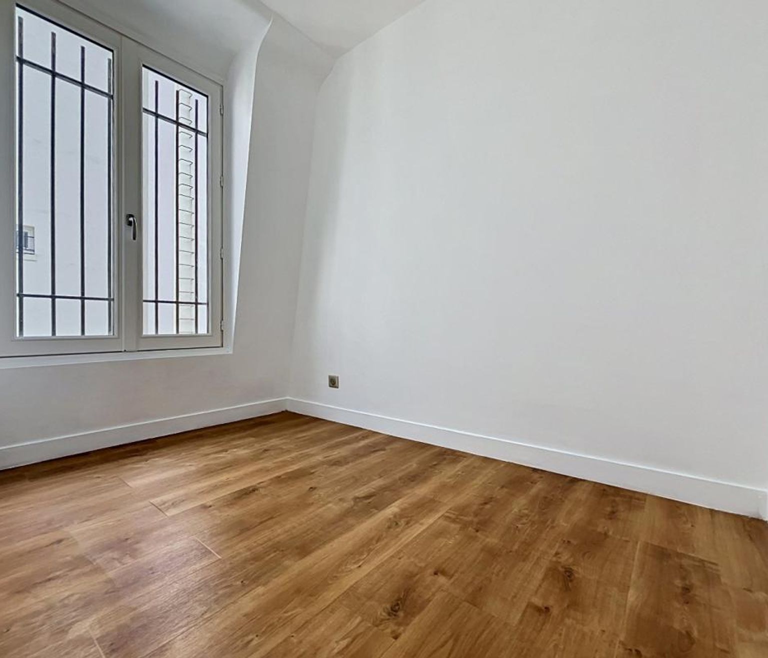 Appartement T2 BIS non meublé - Paris (8)