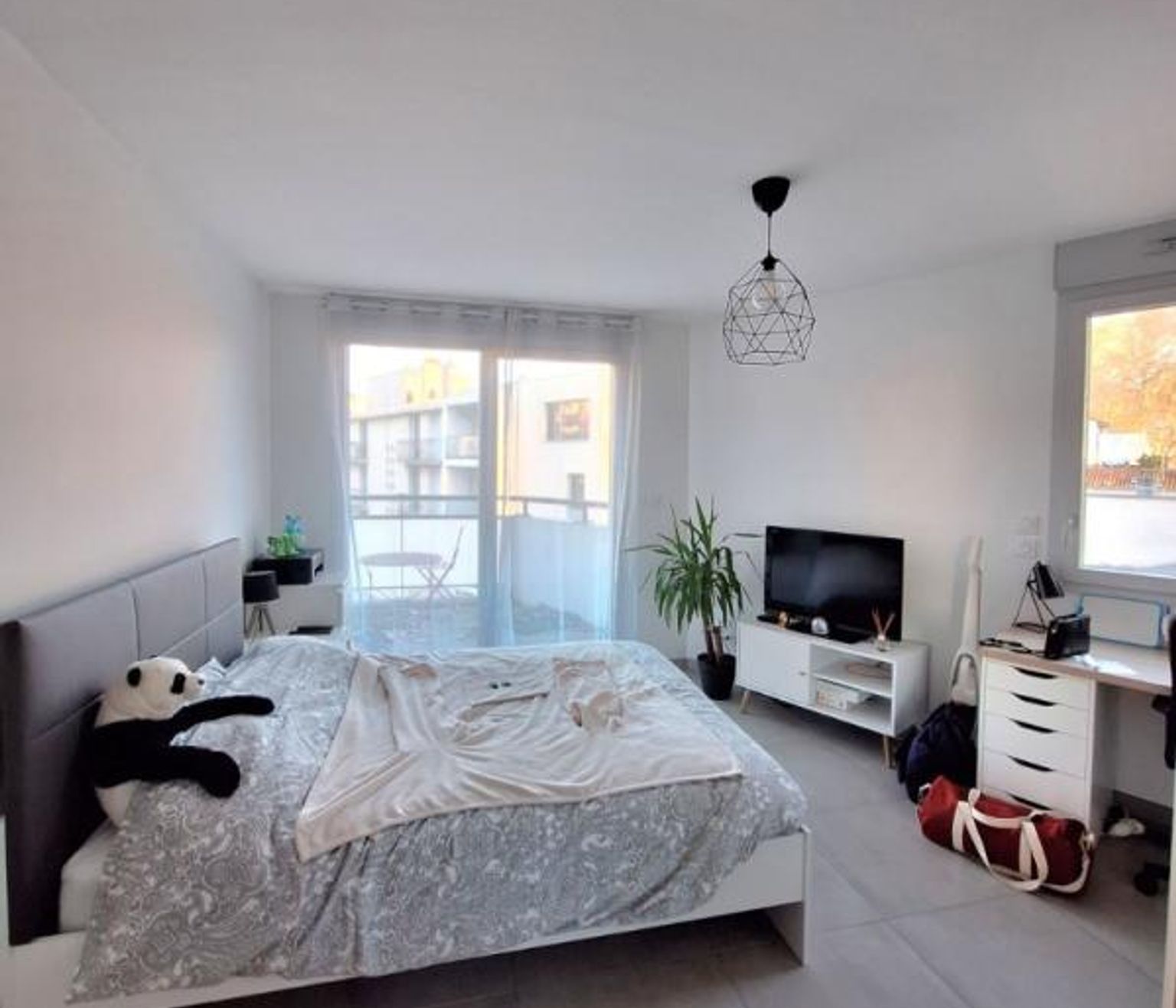 Location T1 avec terrasse Compans