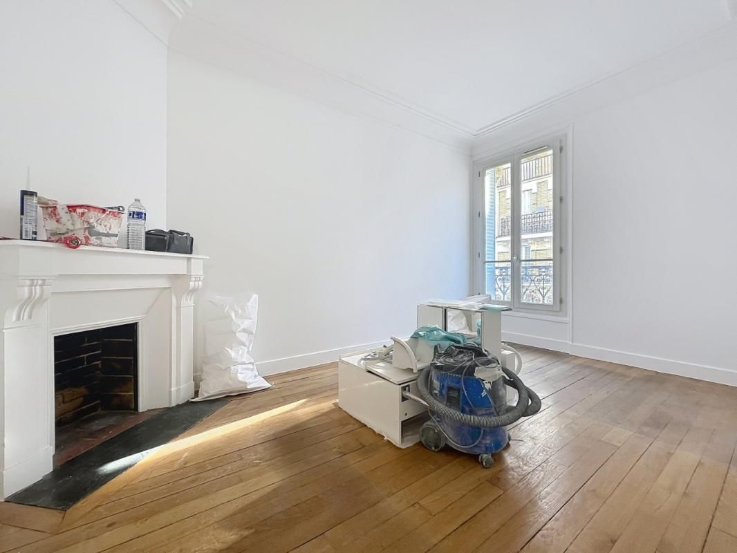 T2 bis, loué vide - rue Saint Charles - Paris (15)