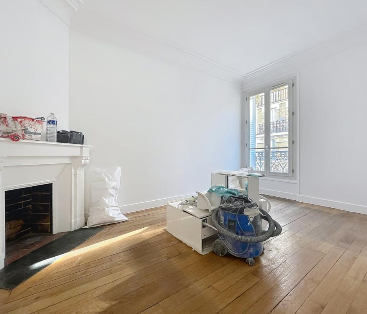 T2 bis, loué vide - rue Saint Charles - Paris (15)