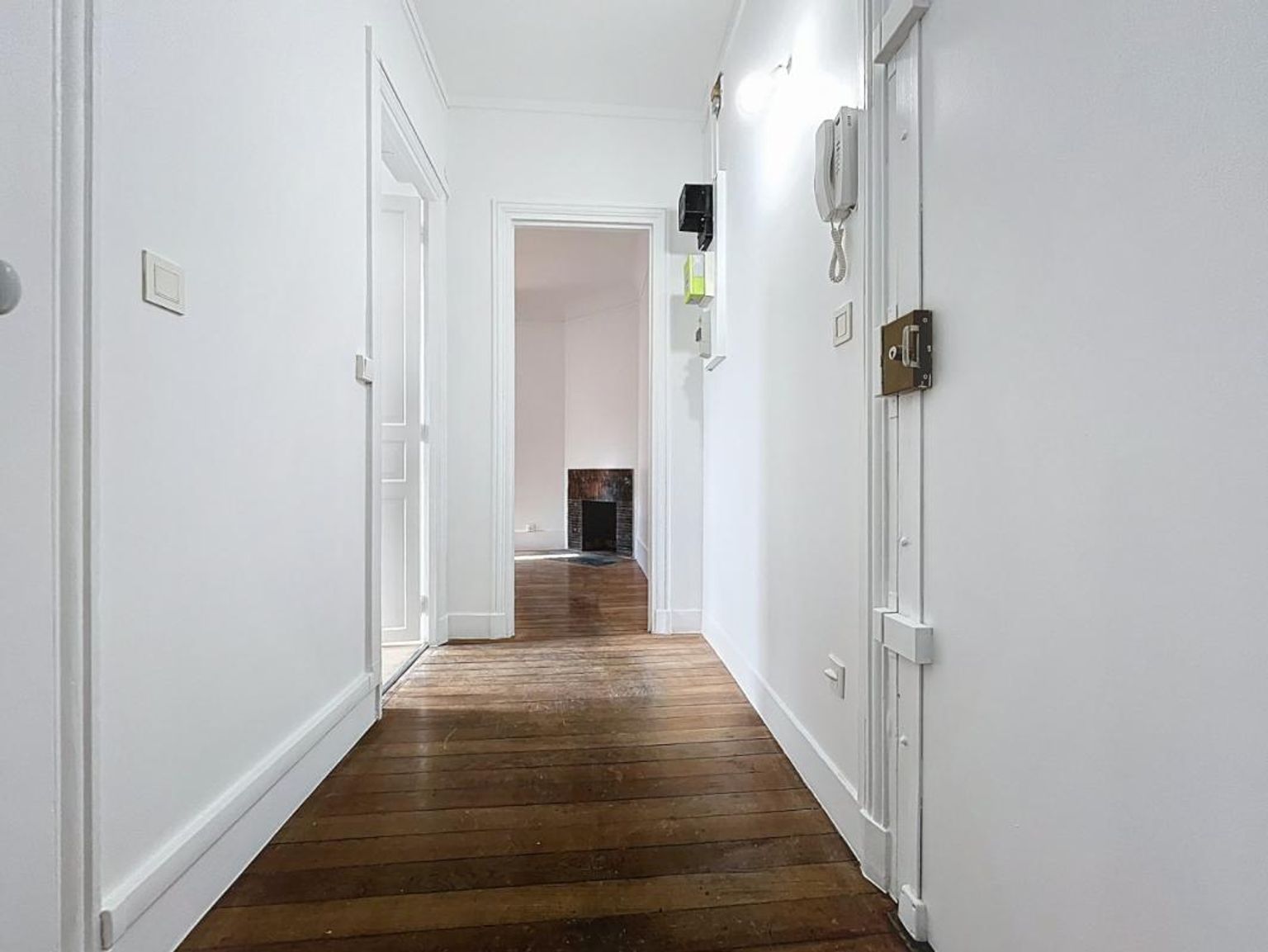 T2 bis, loué vide - rue Saint Charles - Paris (15)