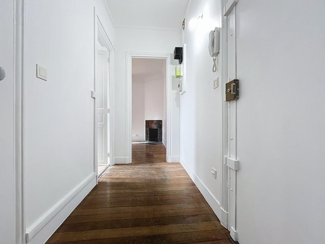 T2 bis, loué vide - rue Saint Charles - Paris (15)