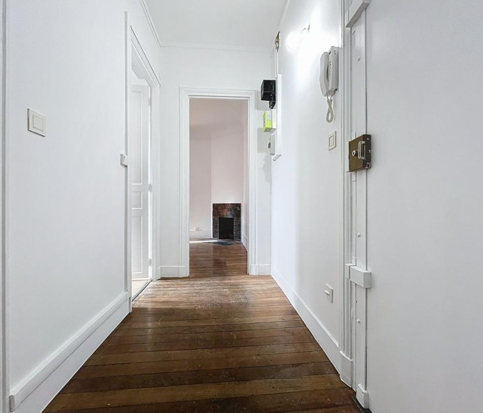 T2 bis, loué vide - rue Saint Charles - Paris (15)