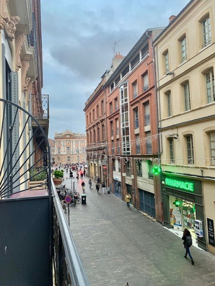 Location T3 de 65 m² Capitole proche Fermat avec petit balcon