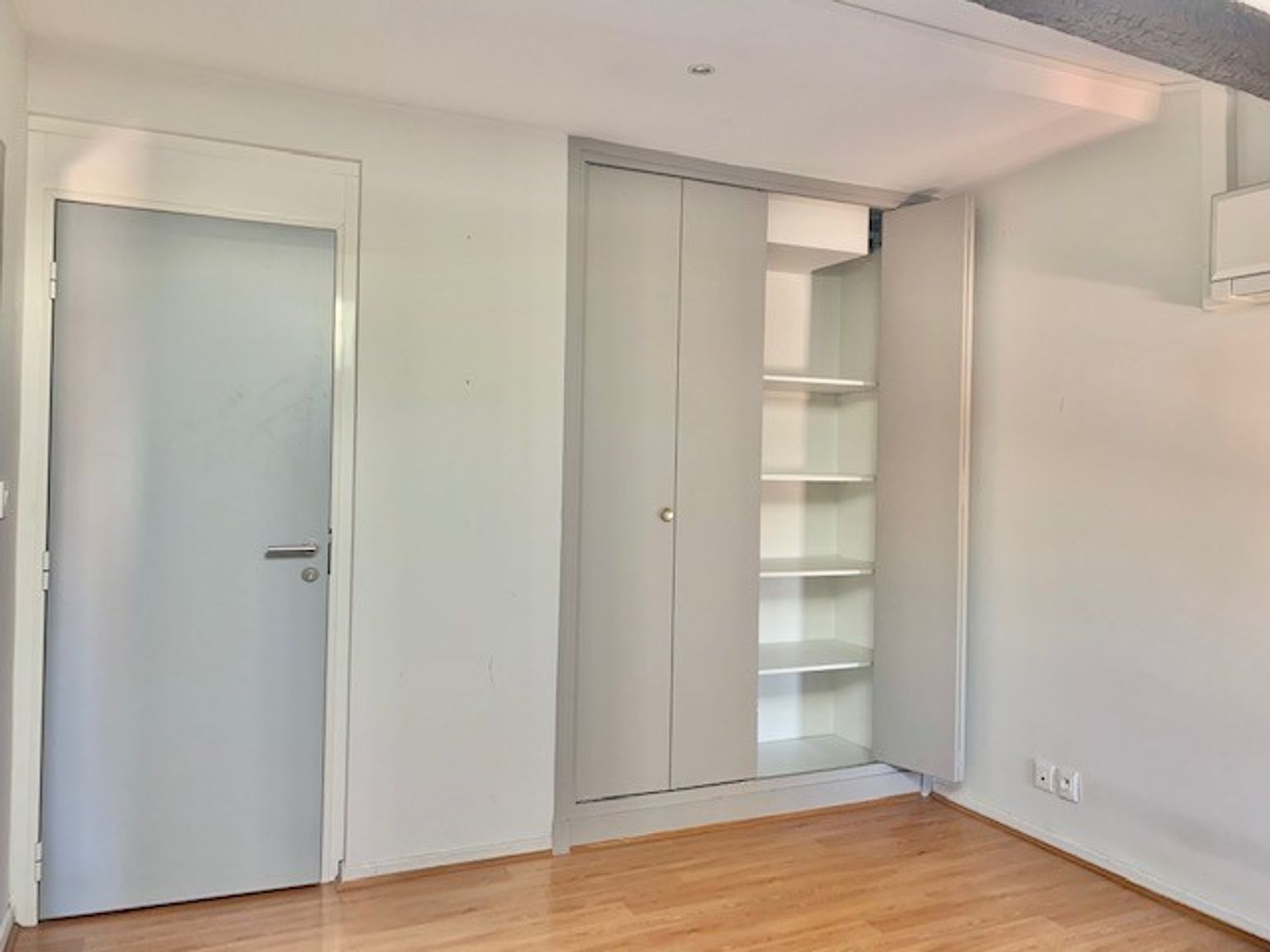 Location T4 de 83 m² quartier  Capitole avec climatisation