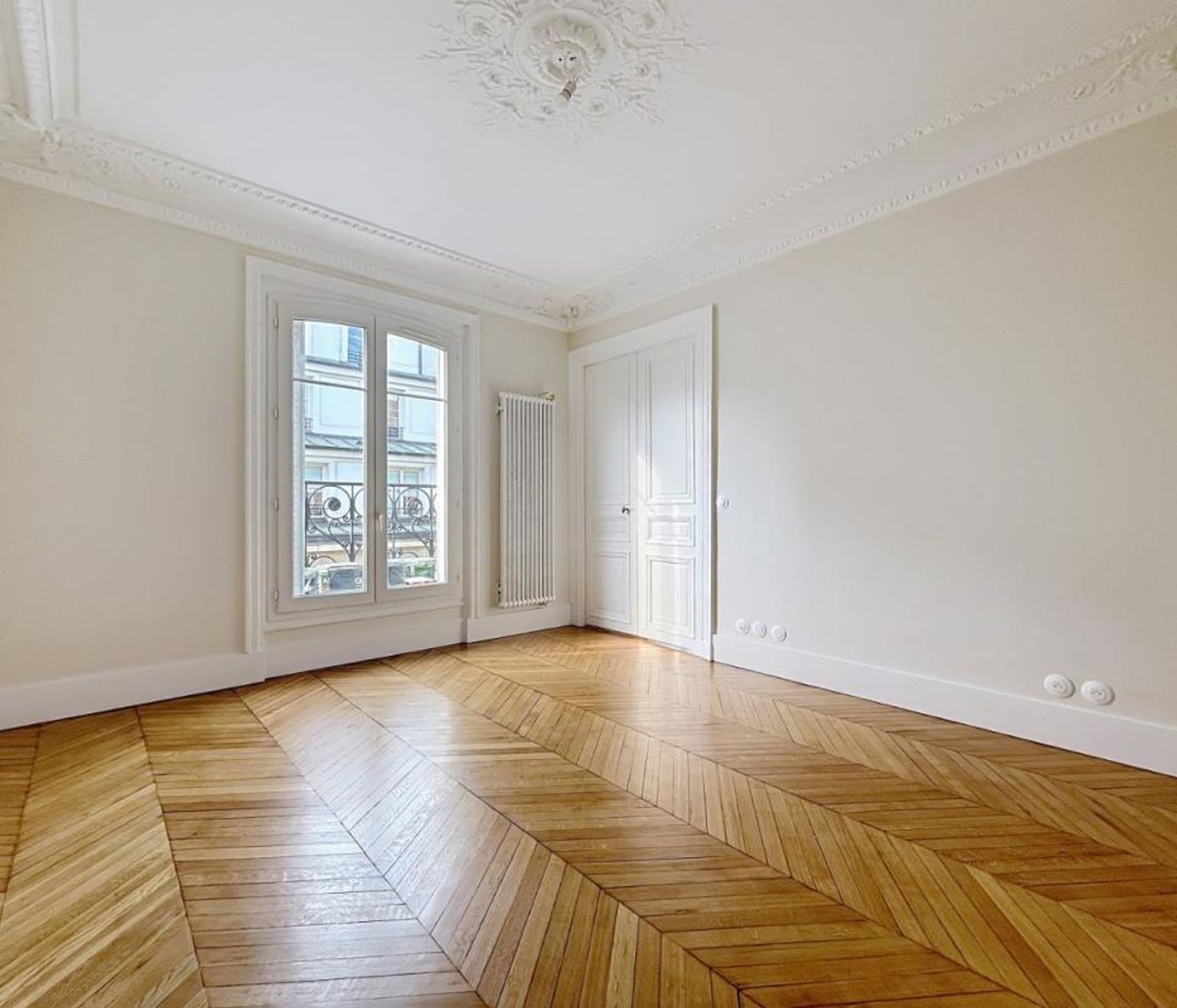 T5 non meublé, rue Paul Baudry - Paris (8)