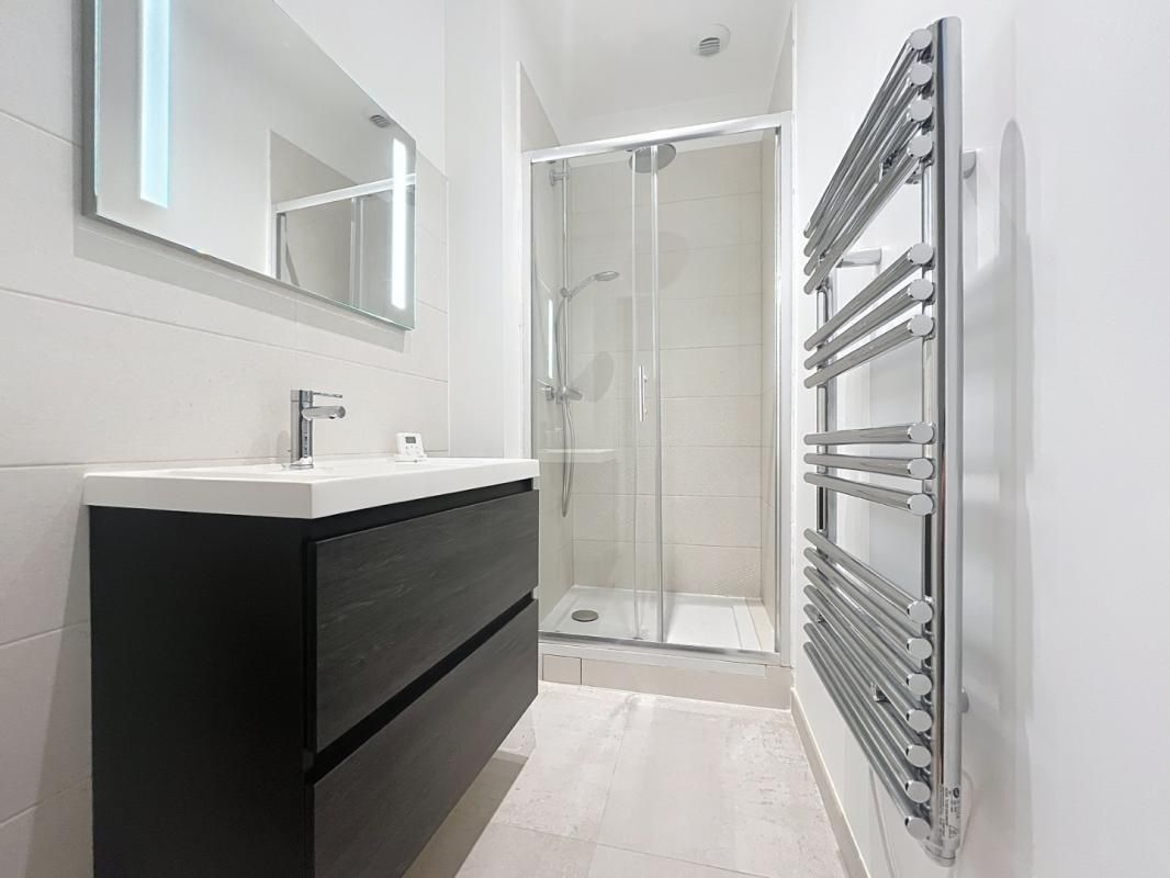 T4 à louer, 85m² non meublé, rue de Rome - PARIS (8)