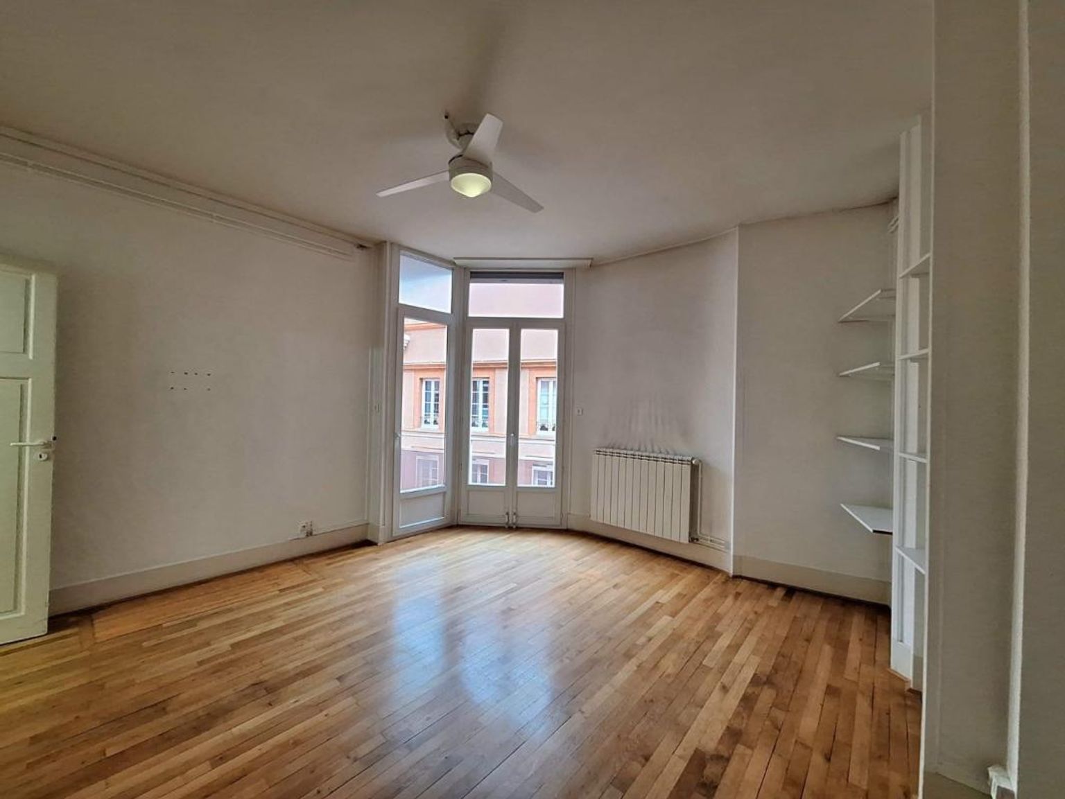 Location T4 de 119 m² Grand rond avec climatisation, ascesneur et balcon