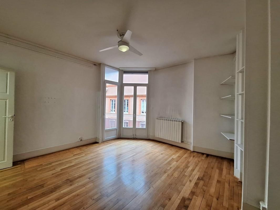 Location T4 de 119 m² Grand rond avec climatisation, ascesneur et balcon