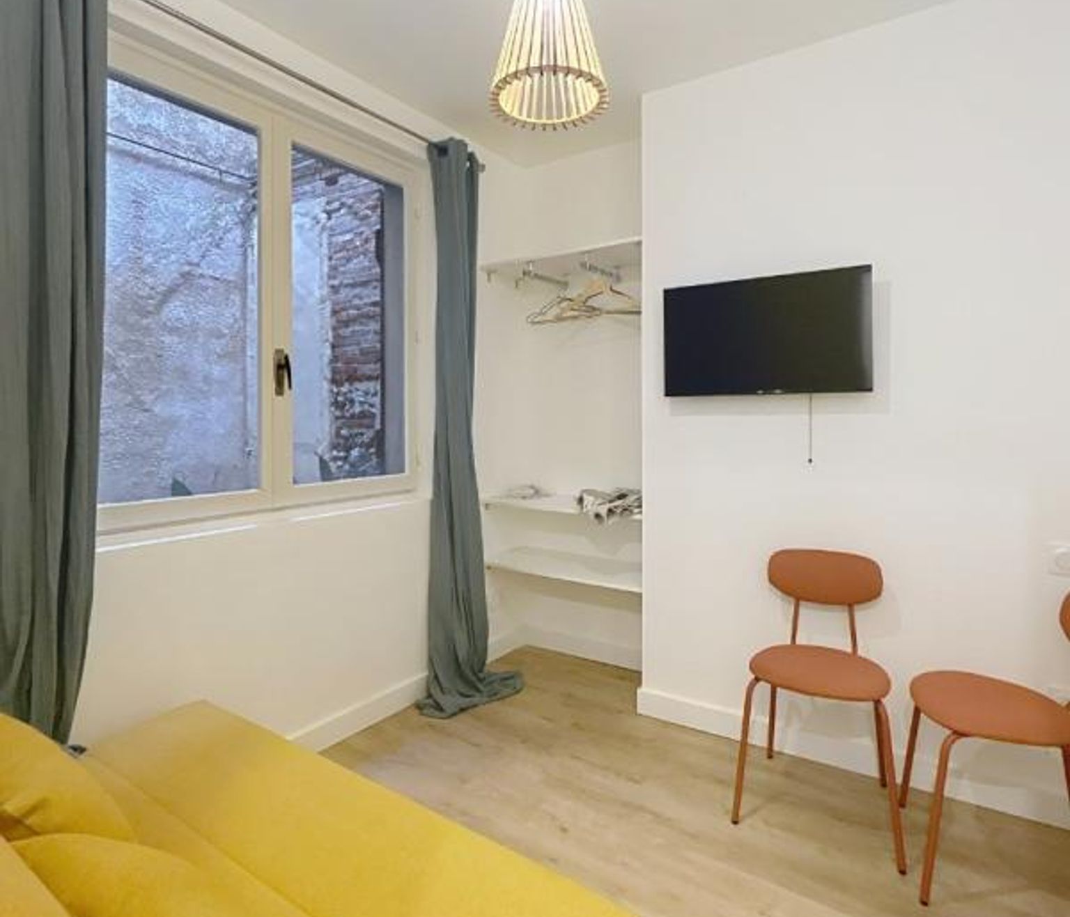 Location charmant T1 rénové et meublé quartier Chalets