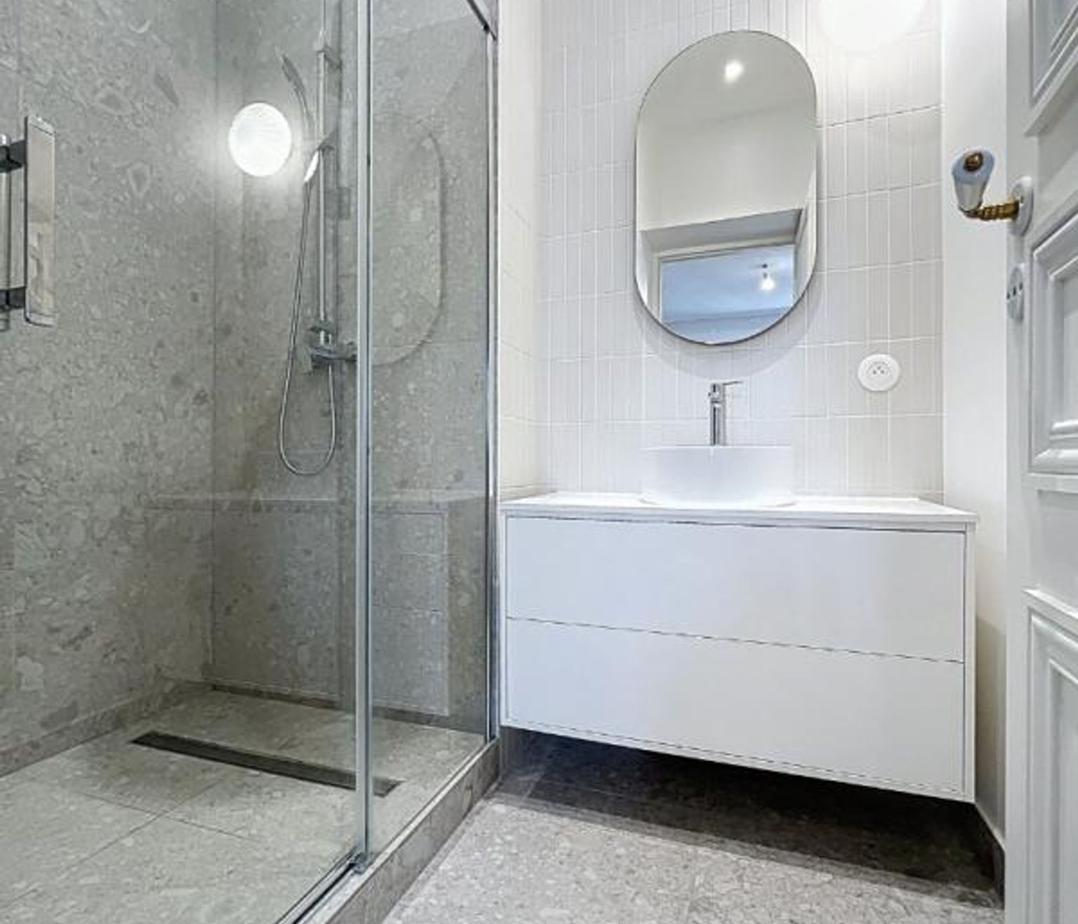 T5 de 156.93 non meublé, rue de Liège - Paris (8)