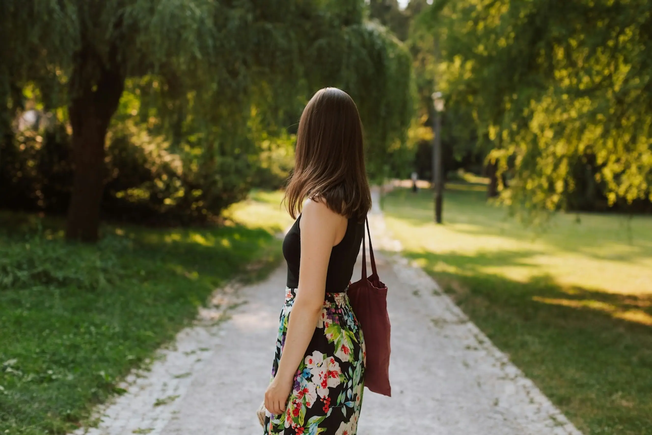 woman on paith with colorful skirt and bag