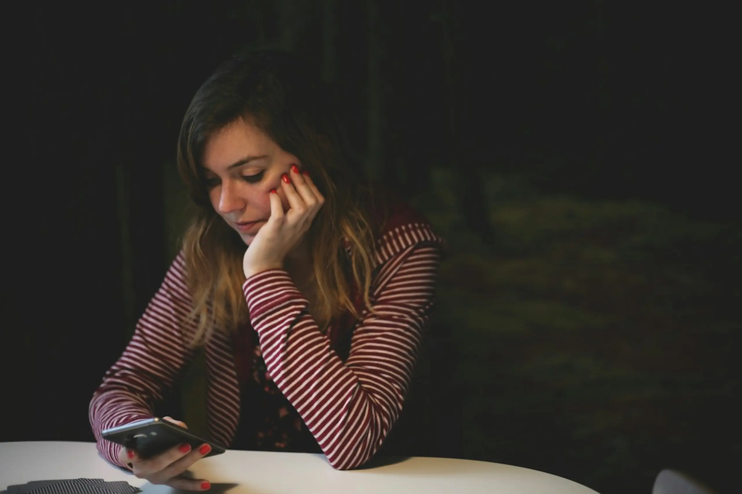 A concerned woman searching on the phone