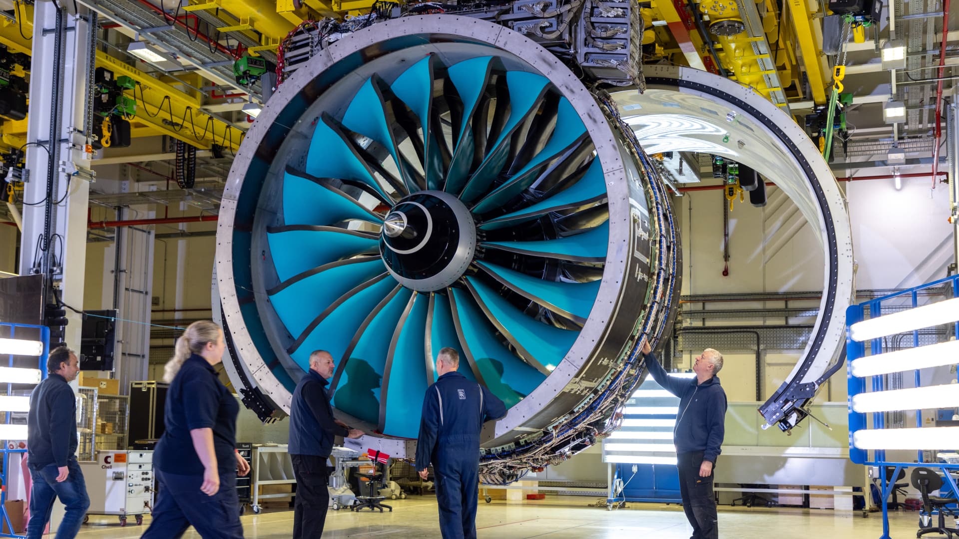 Rolls-Royce Creates The World's Most Powerful Jet Engine (And It Burns ...