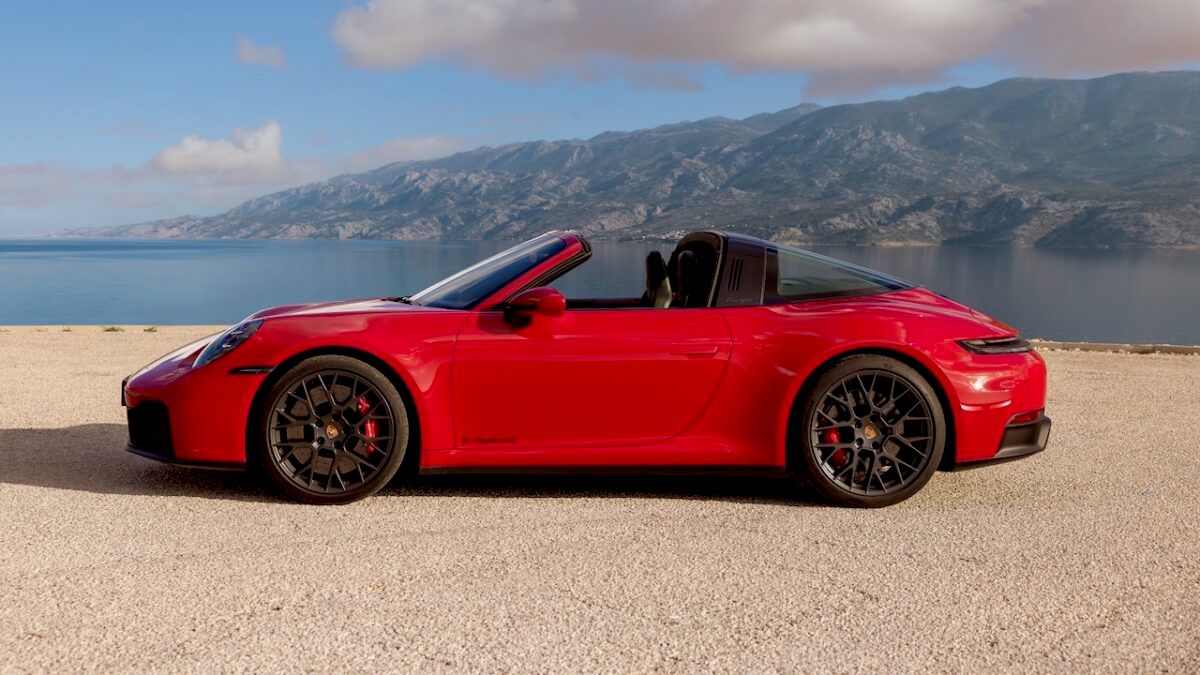 Porsche 911 T-Hybrid GTS Targa 4