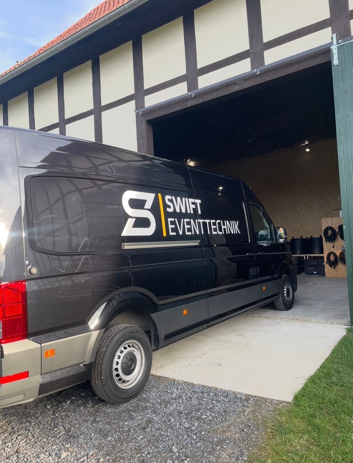 Beschriftetes Auto der Swift Eventtechnik GbR