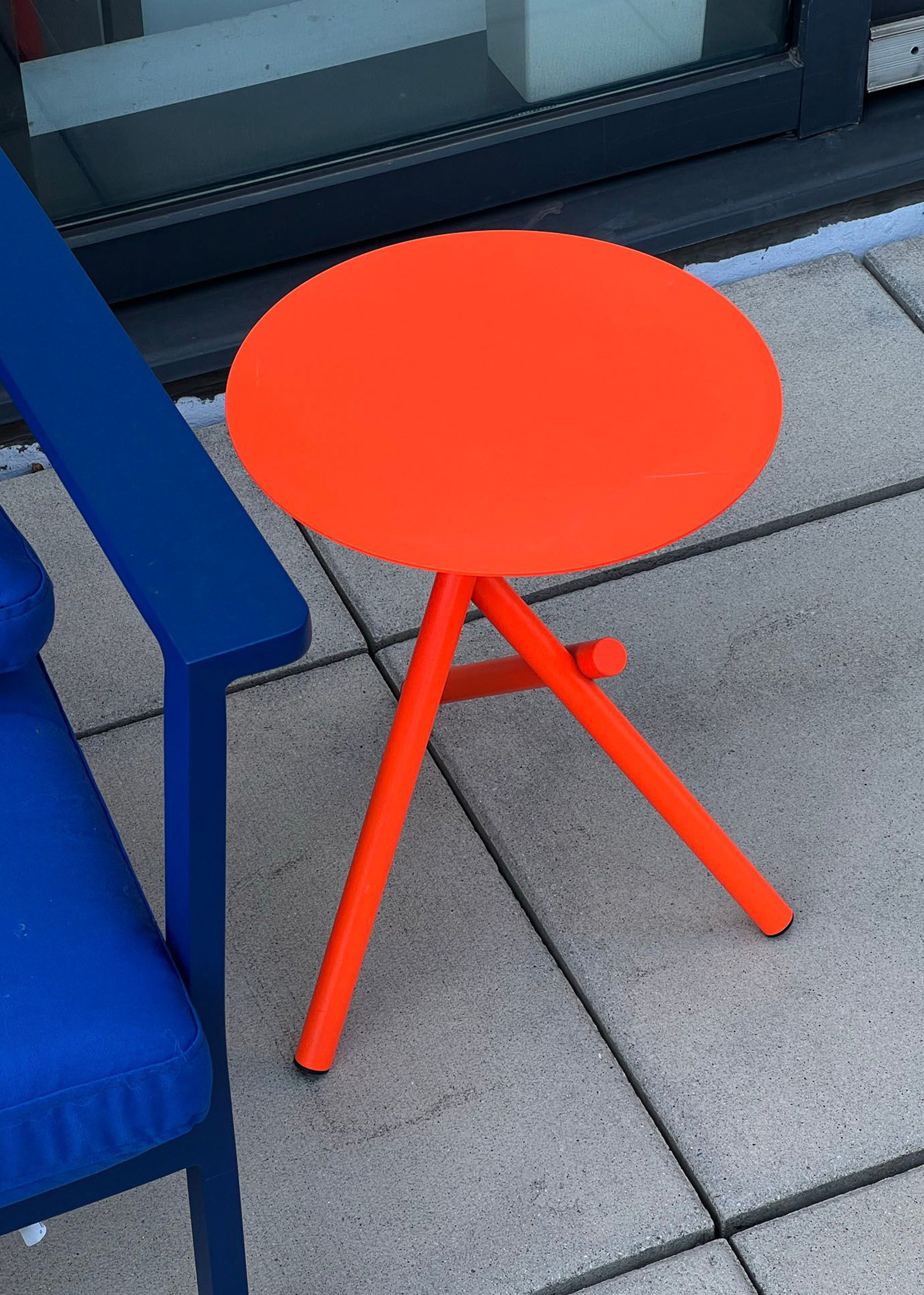 Sticks table in orange
