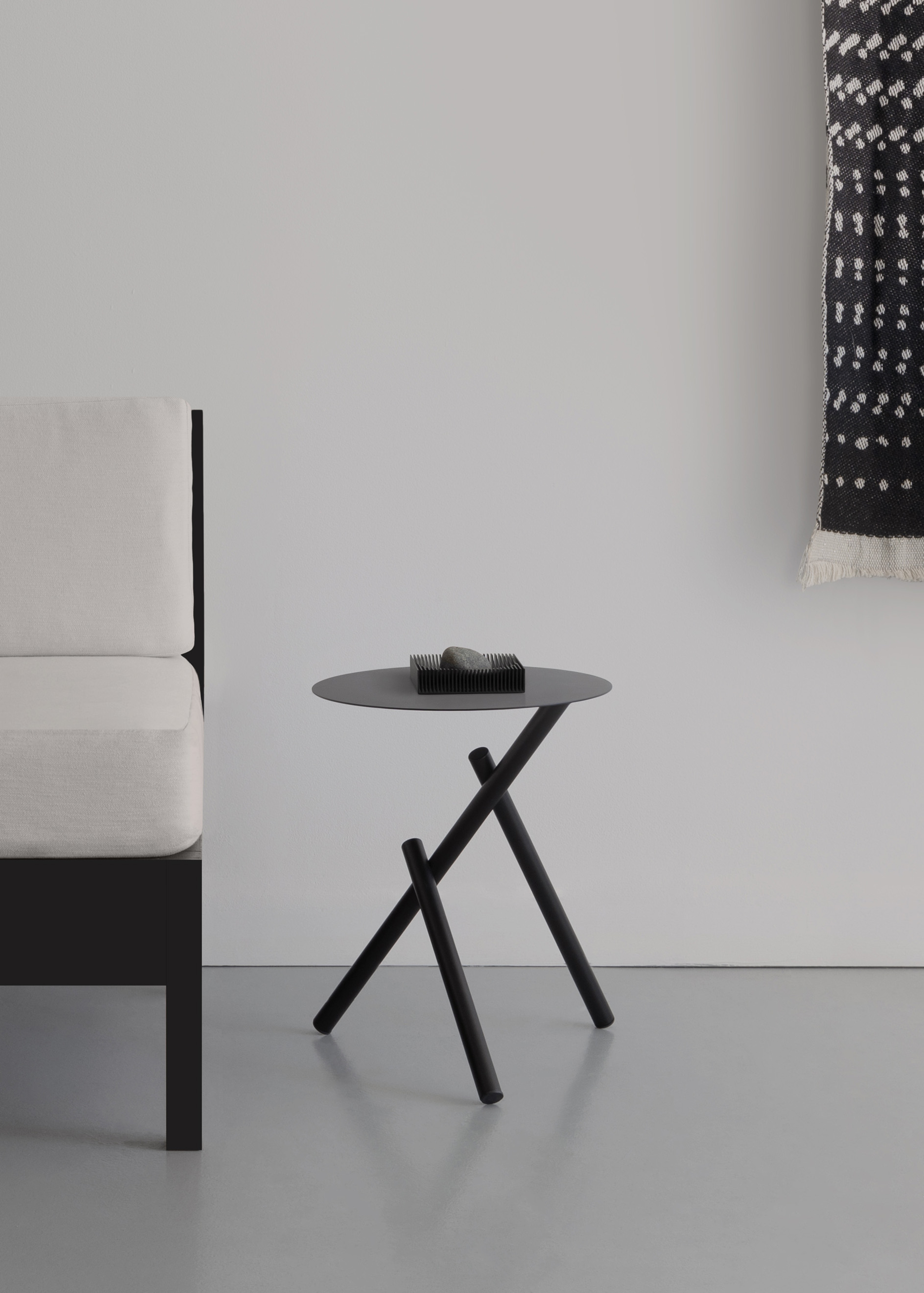 Sticks table in black