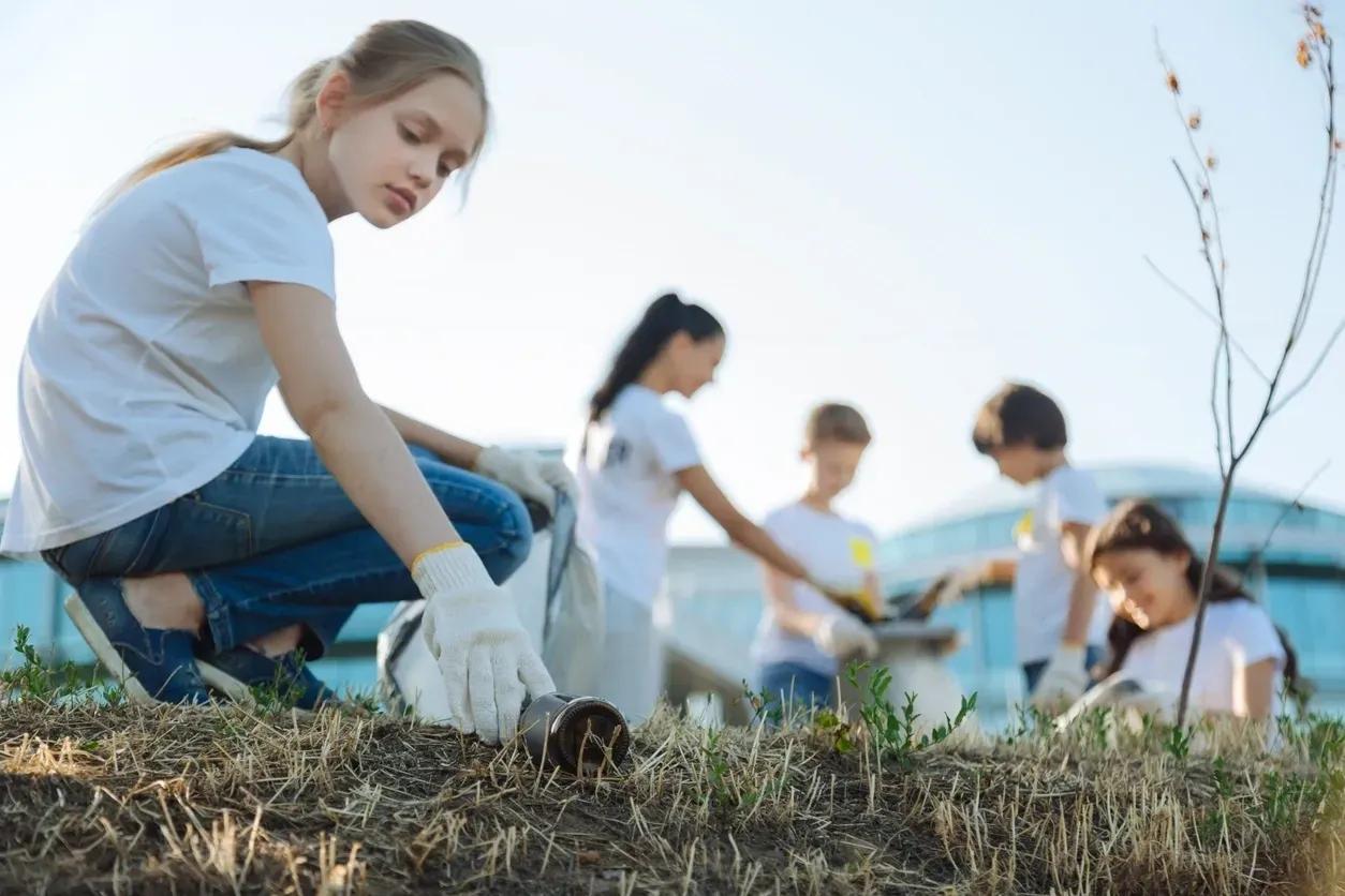 COMMUNITY SERVICE WORKER DIPLOM