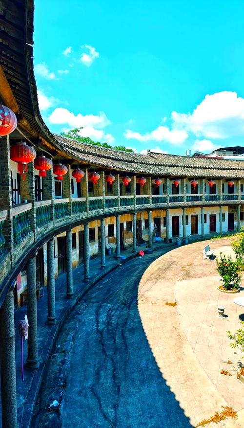 Feel the charm of traditional Hakka culture in Meizhou. 