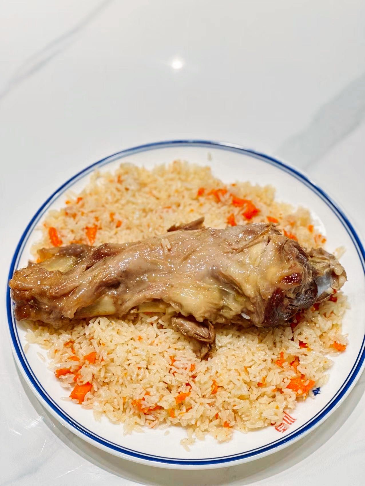 Feast on roasted whole lamb, hand-grabbed rice and traditional Uyghur roasted buns, all included. 