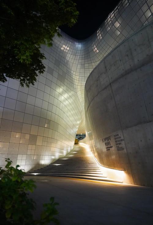 Shop and stroll through Seoul’s hottest spots.