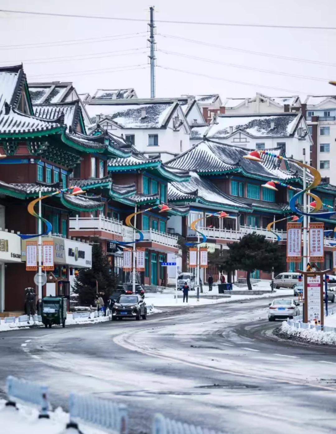 Visit iconic sites like St. Sophia Church, Stalin Park, and enjoy natural views of Songhua River and Longtan Mountain.