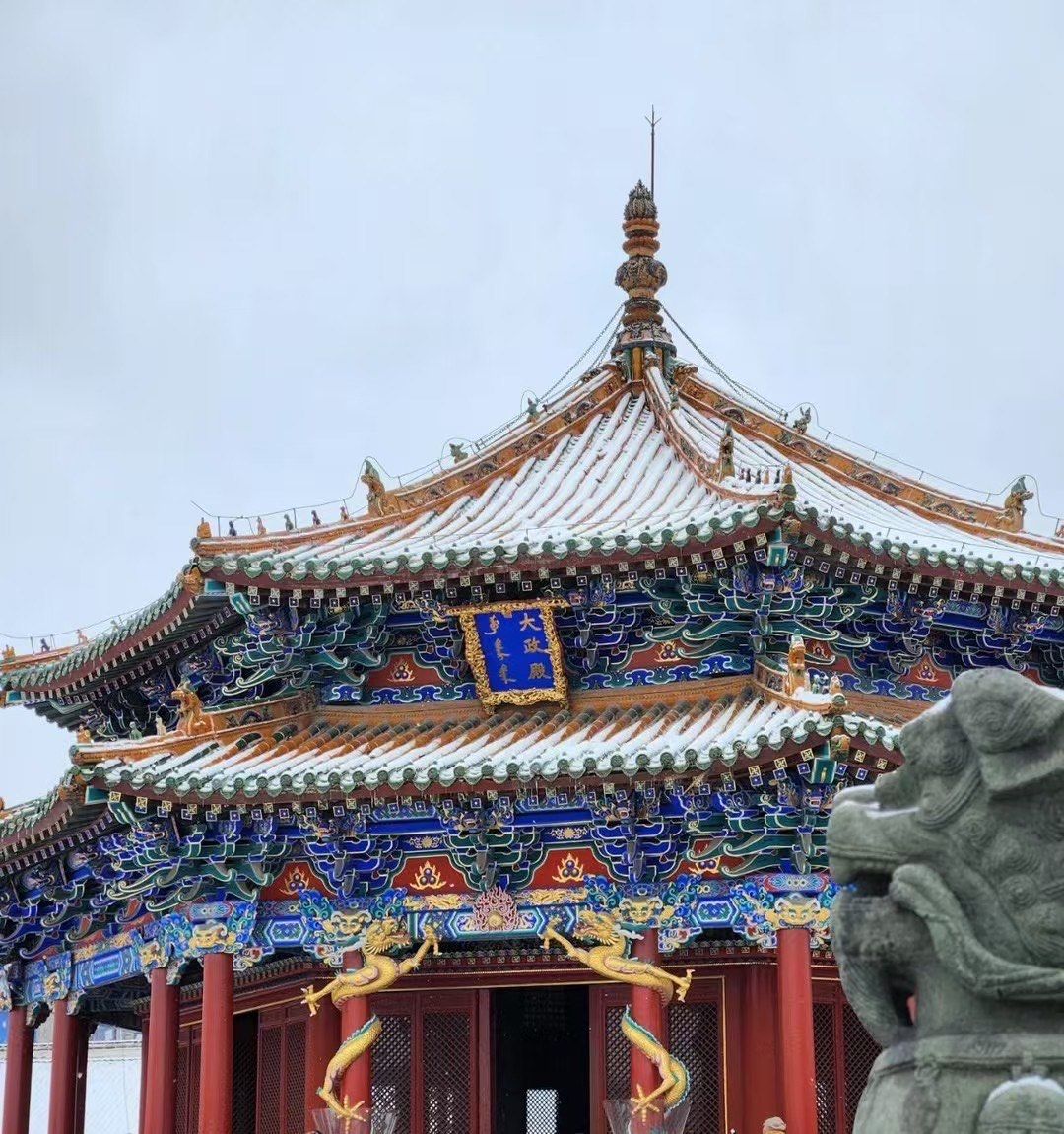  Explore the ancient elegance of Shenyang Imperial Palace in winter.